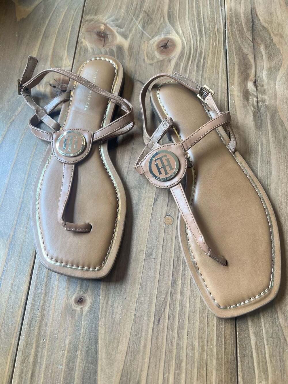 Tommy Hilfiger Bennia Women's Faux Leather Sling Back Thong Sandals